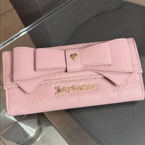 🤗 SOLD 🤗 Juicy Couture Light Pink Bow Wallet